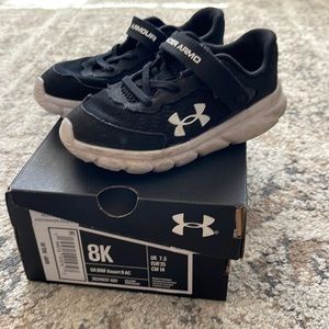 Under Armour tennis shoes